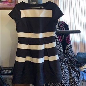 Ann Taylor 8P black & white striped dress
